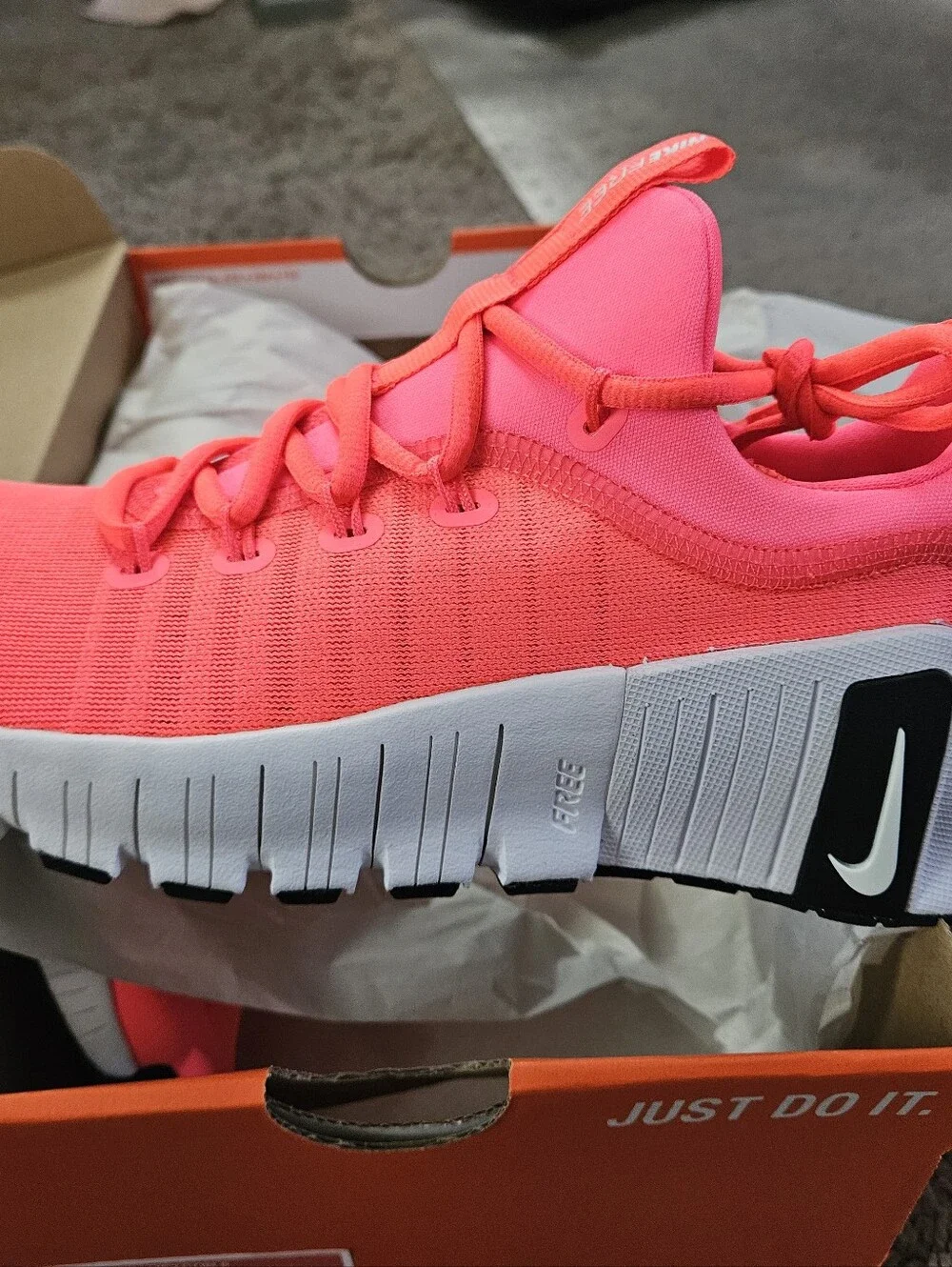 Nike Womens' Free Metcon 6 - Hot Pink/White